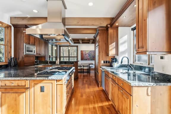 Luxury Vail Estate Near Skiing & Golf Course - Image 4