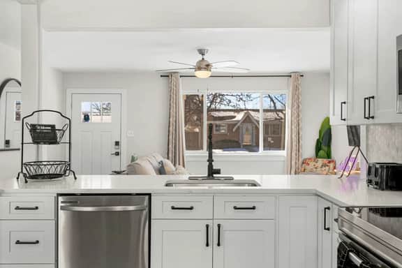 Modern Family Friendly Escape|Central|5-Bedroom - Image 3