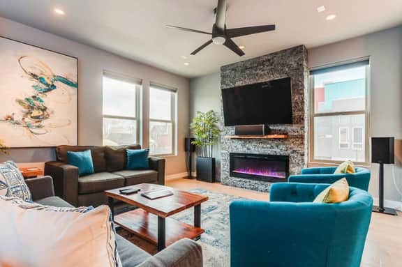Modern, Spacious Townhouse Blocks from Downtown - Image 3