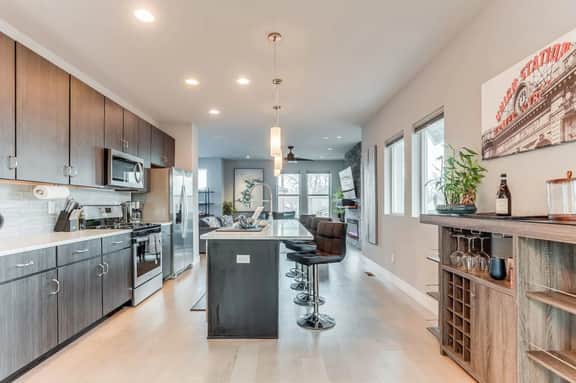 Modern, Spacious Townhouse Blocks from Downtown - Image 5