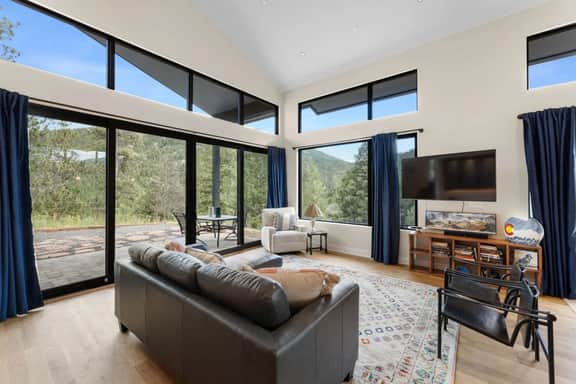 Pineview Panorama Luxe Retreat | 20 Mins 2 Boulder - Image 3