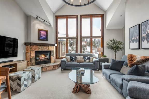 Remodeled Condo, Ski in/out with Hot Tub, Spa, Gym - Image 4