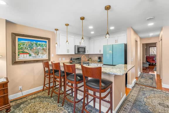 Ski in, Ski Out Condo In The Heart Of Avon - Image 4