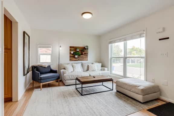 Spacious and Stylish Home | Fast Wifi | Near DT - Image 2
