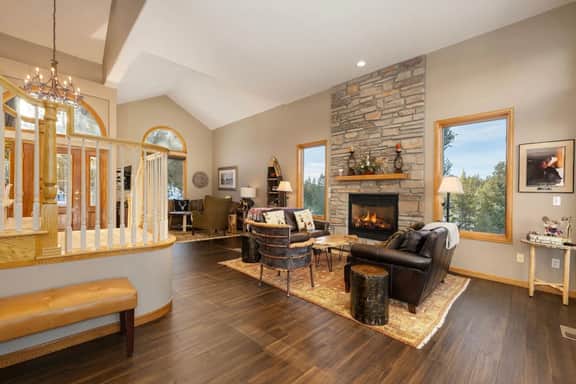 Stunning Mountain Retreat W/Views|Private Hot Tub - Image 3