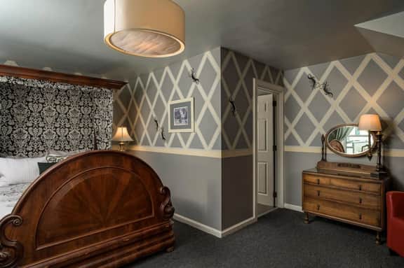 The Columbine Room - Queen Anne Bed & Breakfast - Image 2