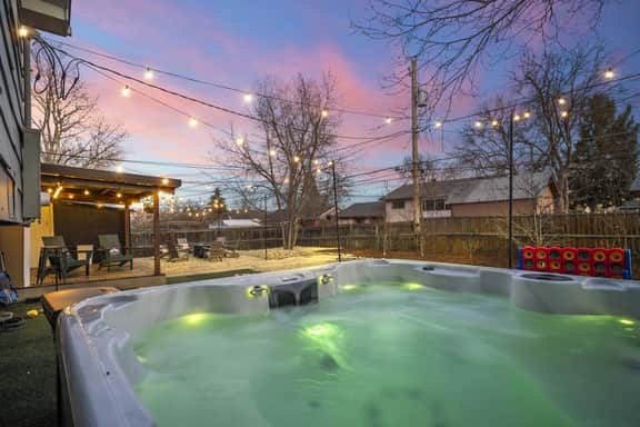 The Peakline Lodge | Gym • Hot Tub • Game Room - Image 2