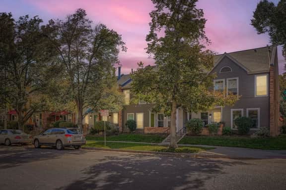 The Santa Fe Hotspot | Walk to Eats, Drinks & Fun - Image 2