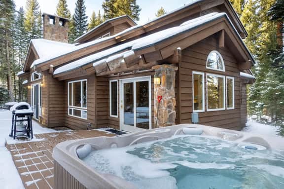 Trailside Mountain Retreat with Private Hot Tub - Image 3