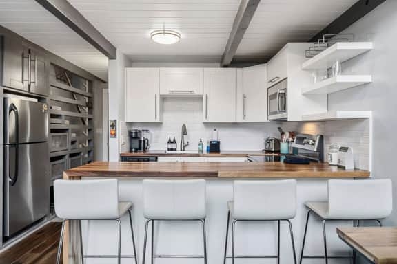 Central Vail Condo – Slopes & Shops Nearby - Image 3