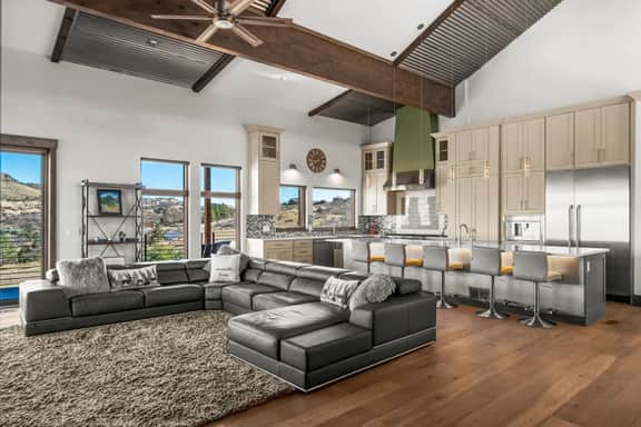 Red Rock Mountain View Luxury Retreat - Image 4