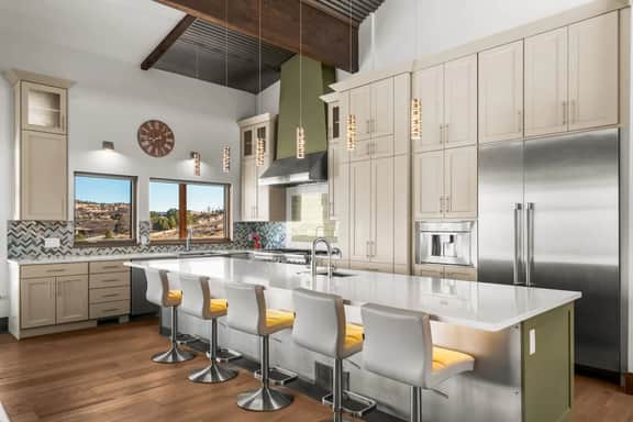 Red Rock Mountain View Luxury Retreat - Image 5