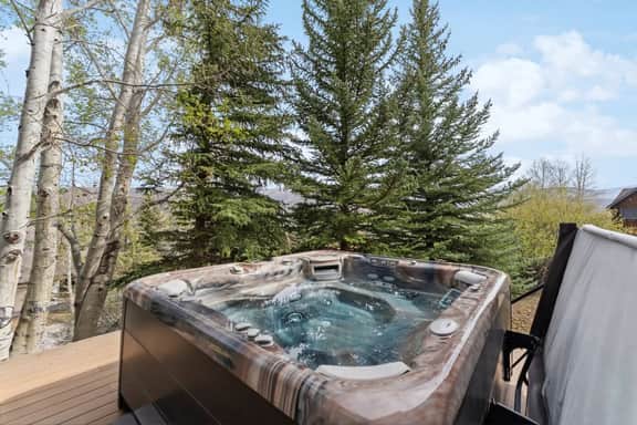 Gold Dust Getaway | Hot tub | Near Ski Resorts - Image 2