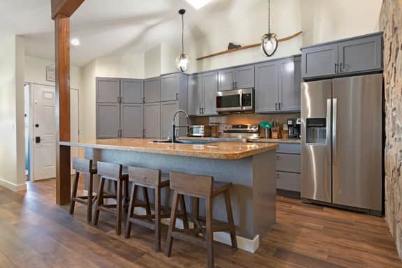 Renovated Condo Near Bus Stop I Walkable - Image 5