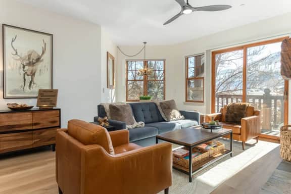 Newly Updated Condo W/ Pool & Hot Tub| Walk to Bus - Image 4