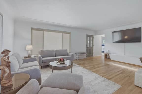 Bright Family Retreat W/Infrared Sauna + Game Room - Image 4