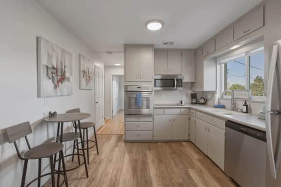 Bright Family Retreat W/Infrared Sauna + Game Room - Image 3