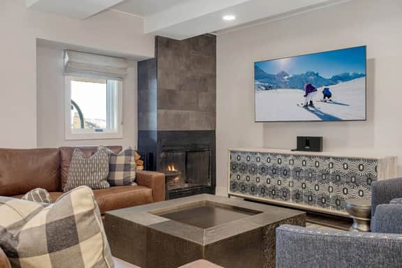 Elegant Avon Center Condo, Walk to gondola - Image 2