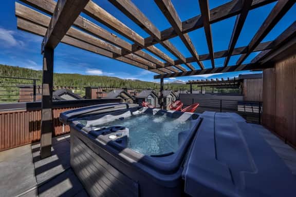 Après Above It All | Rooftop Hot Tub I Walkable - Image 2
