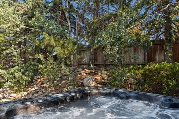 Eagle-Vail Chalet | Hot Tub & Amenities - Image 2
