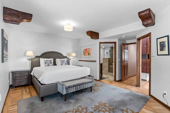 Eagle-Vail Chalet | Hot Tub & Amenities - Image 4