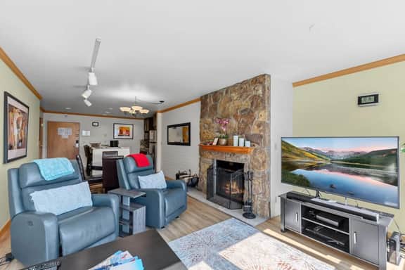 Vail Condo with Hotel Amenities I Walk to Shuttle - Image 5