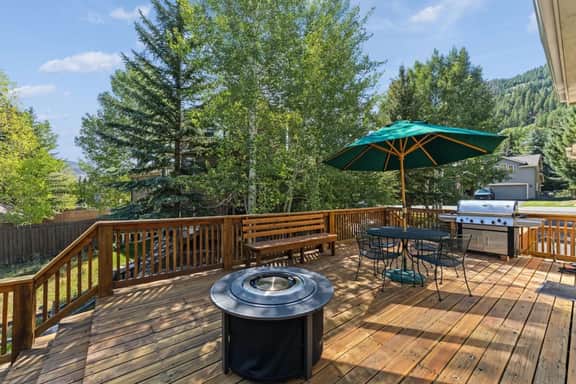 EagleVail Mountain Retreat w/Large Deck & Fire Pit - Image 3