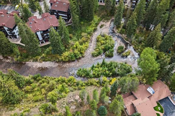 East Vail retreat w/ Hot Tub, Grill & Fenced Patio - Image 3