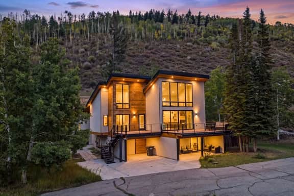 East Vail retreat w/ Hot Tub, Grill & Fenced Patio - Image 5