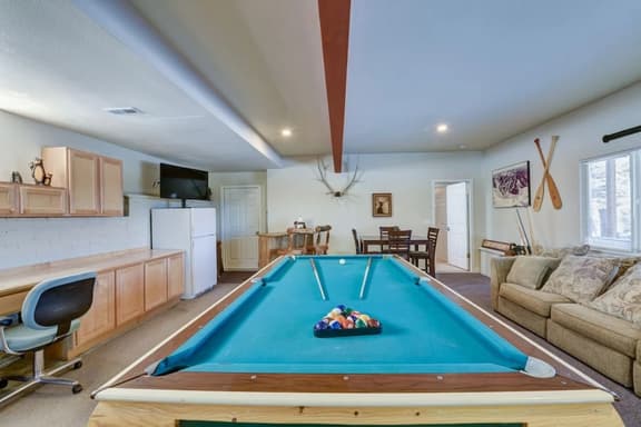 Cabin on 13 acres w/ Pool Table & Jacuzzi Tub! - Image 1