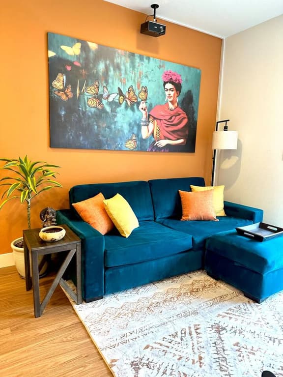 Colorful Casa Frida 10m downtown - Image 1