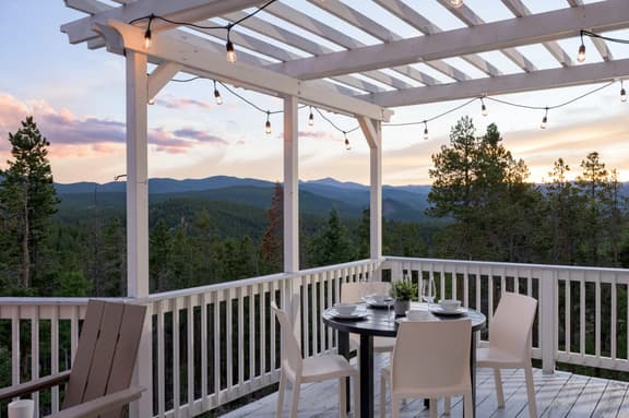 Luxe 4BR Mtn Retreat-Stunning Views-Ski/Hike - Image 1
