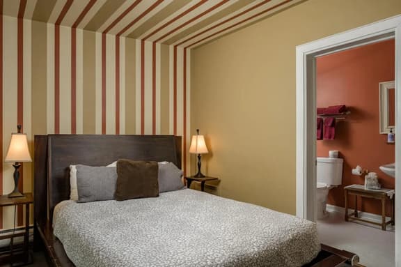 The Skyline Room - Queen Anne Bed & Breakfast - Image 1
