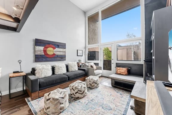 Central Vail Condo – Slopes & Shops Nearby - Image 1