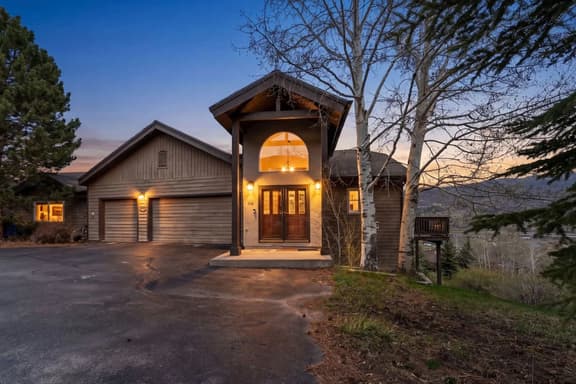 Gold Dust Getaway | Hot tub | Near Ski Resorts - Image 1