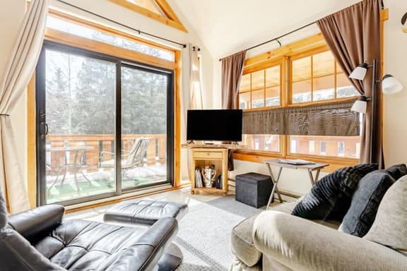 Cabin-Style Ski Home in Minturn with Private Deck - Image 1