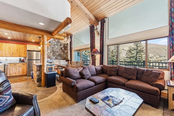 Lionshead Living | Steps from Gondola + Pool - Image 1