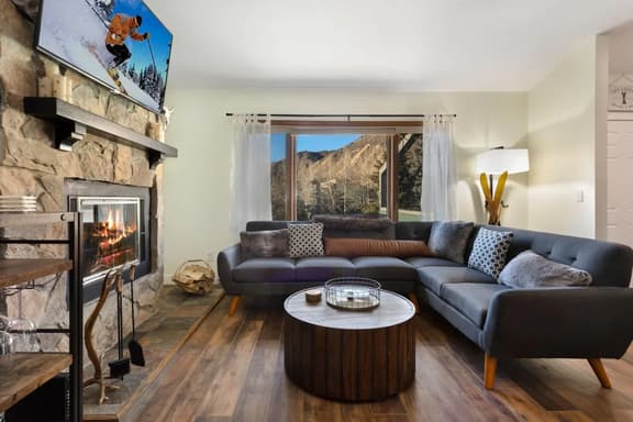 Renovated Condo Near Bus Stop I Walkable - Image 1