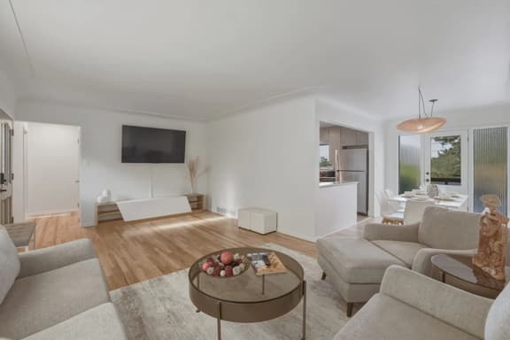 Bright Family Retreat W/Infrared Sauna + Game Room - Image 1