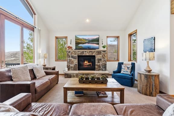 Family Friendly Retreat W/Hot Tub-- 8 min to Vail - Image 1