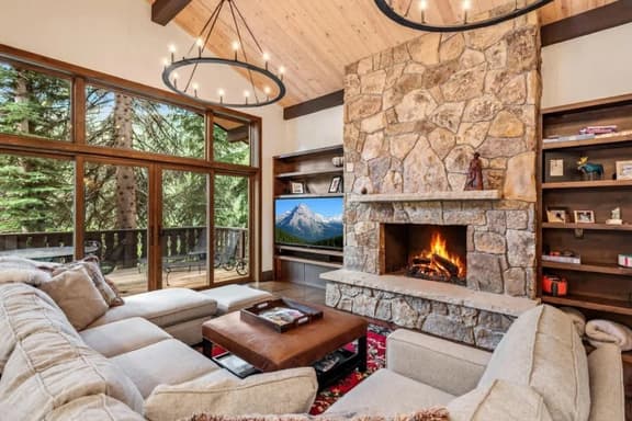 Private Ski-out Village Home in Vail with Hot Tub - Image 1