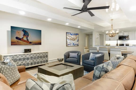 Elegant Avon Center Condo, Walk to gondola - Image 1