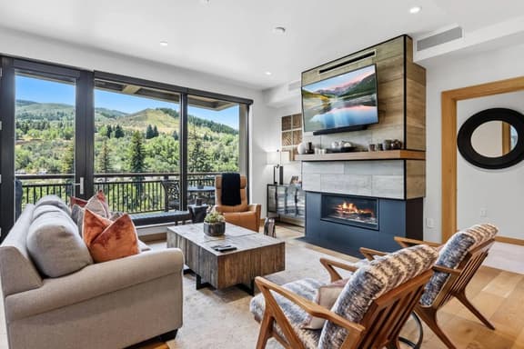 Riverfront Lodge Condo W/Resort Amenities - Image 1