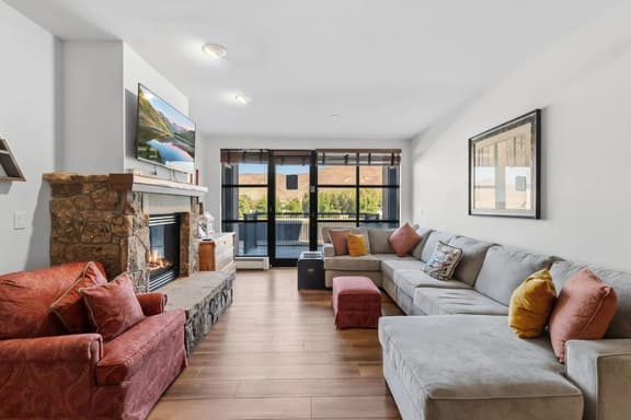Chapel Square Condo W/ Fireplace, Gym & Steam Room - Image 1