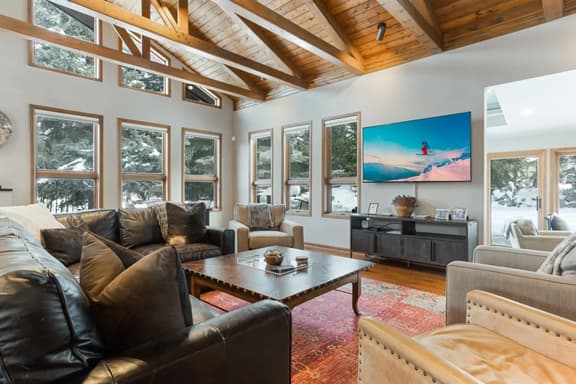 Elevated Eagle-Vail Duplex with Hot Tub - Image 1