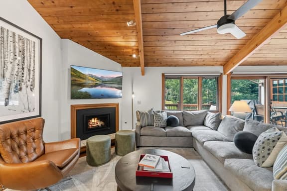 EagleVail Mountain Escape | Golf Views & Hot Tub - Image 1